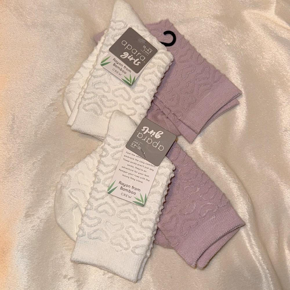 2 Sets of Youth Chenille Heart Crew Socks Bamboo - NWT White and Lavender